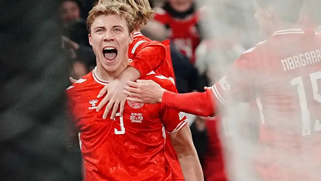 伊伦在C罗面前模仿后者庆祝动作九游会星空世预体育赛爆料:霍(图1) 伊伦在C罗面前模仿后者庆祝动作九游会星空世预体育赛爆料:霍(图1)